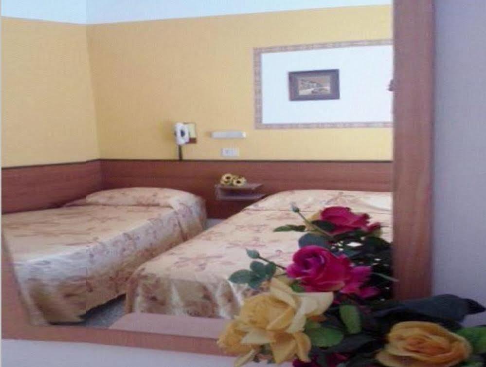 מיסאנו אדריאטיקו Hotel Arno מראה חיצוני תמונה